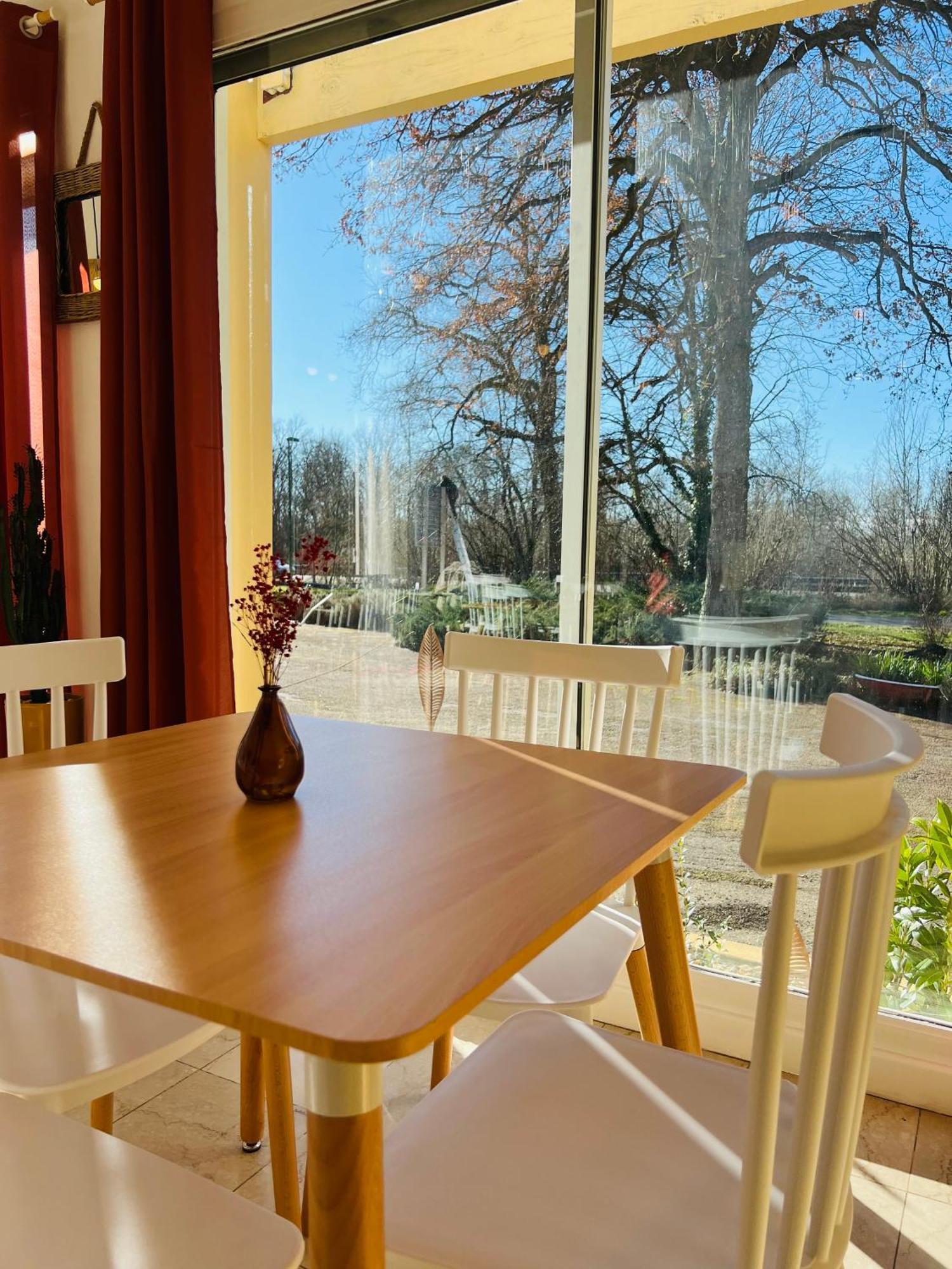Motel Les Broussailles Mesves-sur-Loire Exterior photo