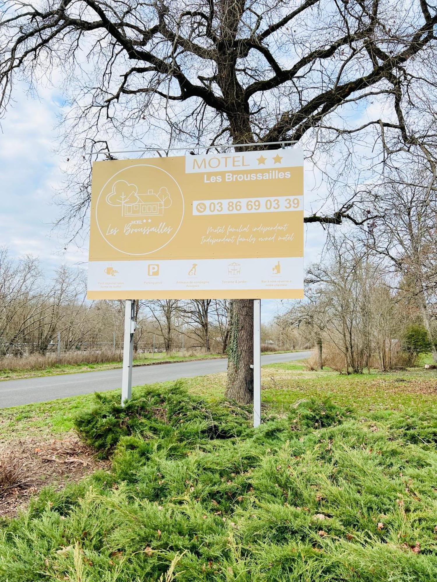 Motel Les Broussailles Mesves-sur-Loire Exterior photo